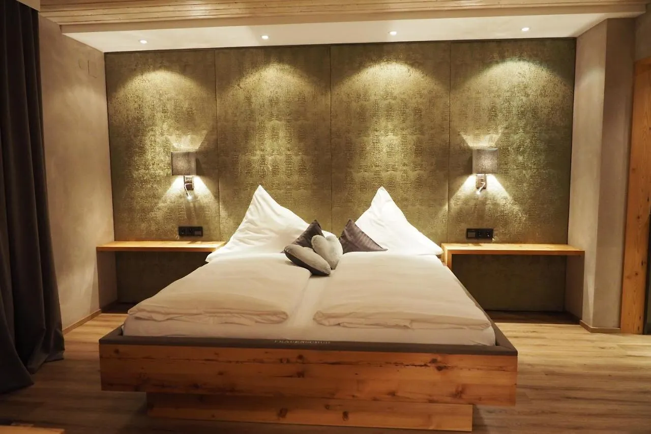 Gaestehaus Edlhuber Mittenwald 2*,