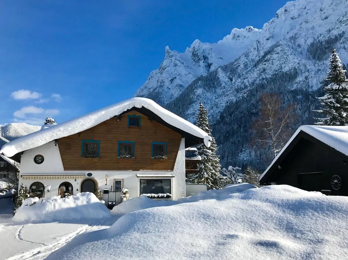 Gaestehaus Edlhuber Mittenwald Bed & Breakfast