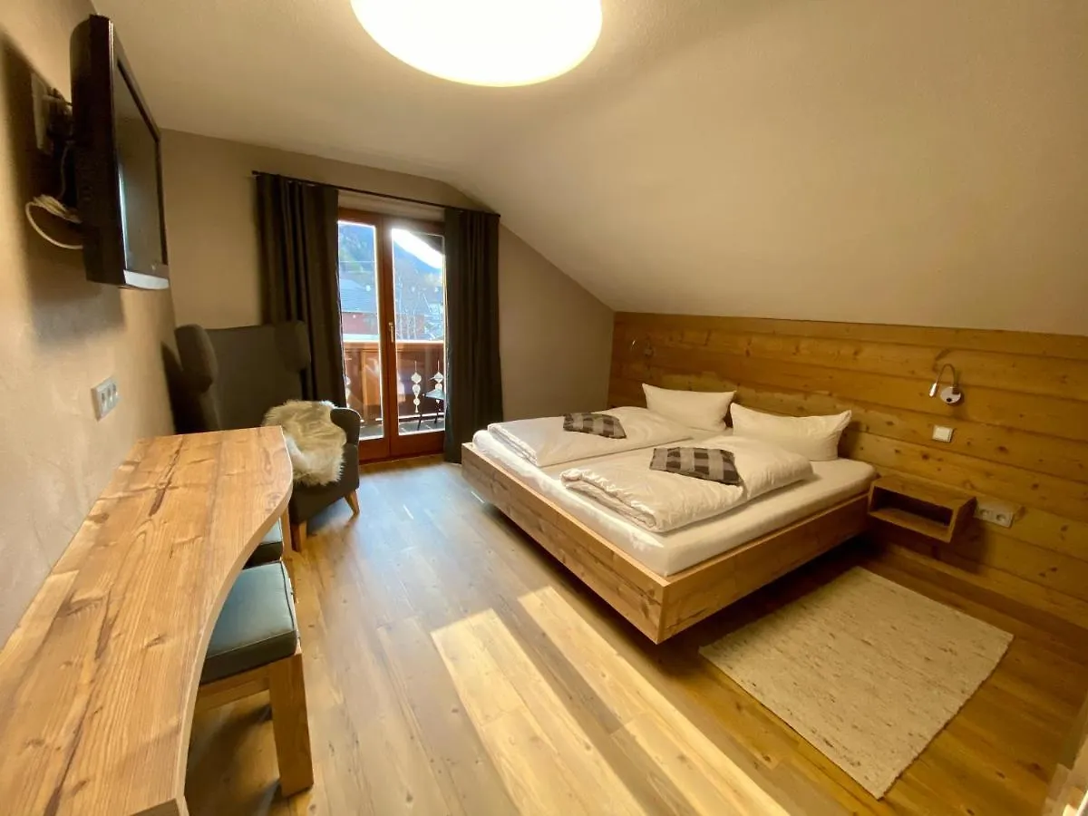 Gaestehaus Edlhuber Mittenwald 2*,