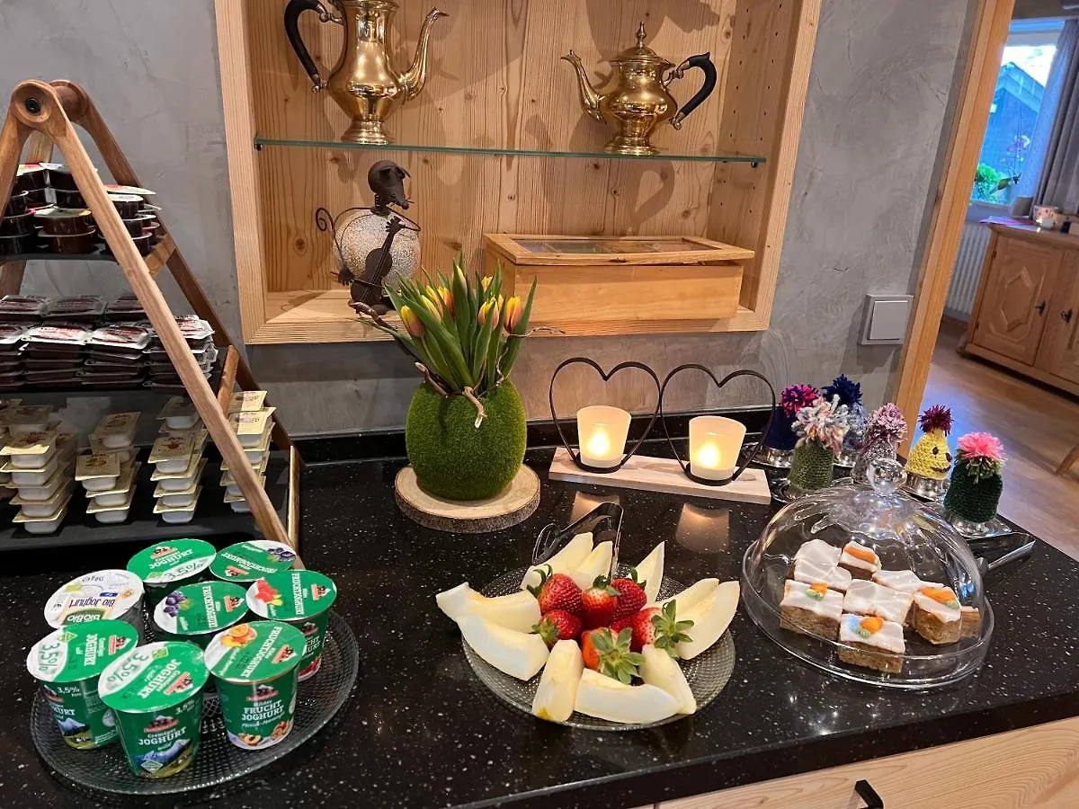 Bed & Breakfast Gaestehaus Edlhuber Mittenwald