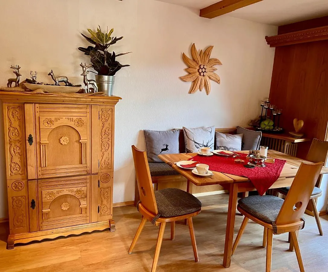 Gaestehaus Edlhuber Mittenwald