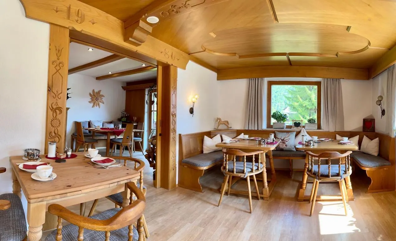 Gaestehaus Edlhuber Mittenwald Bed & Breakfast