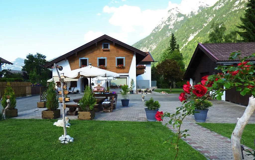 Gaestehaus Edlhuber Mittenwald Bed & Breakfast