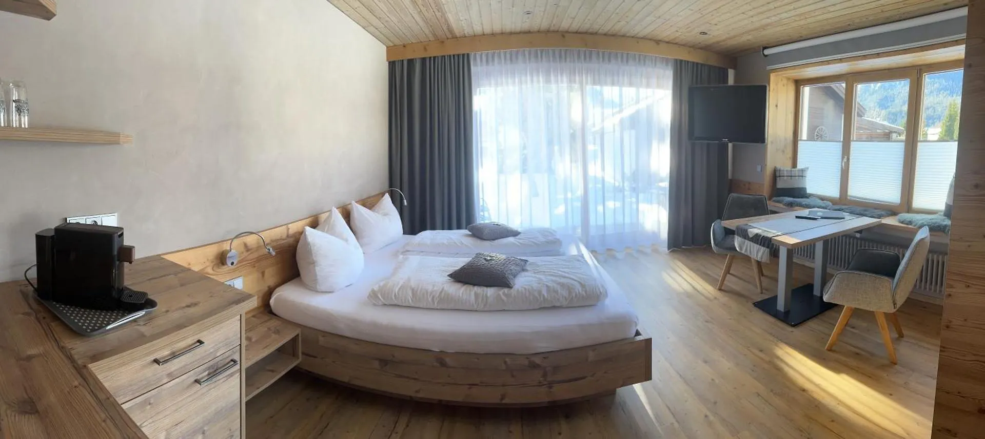 Gaestehaus Edlhuber Mittenwald Bed & Breakfast