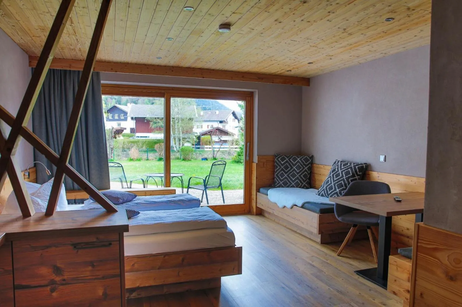 Gaestehaus Edlhuber Mittenwald Bed & Breakfast