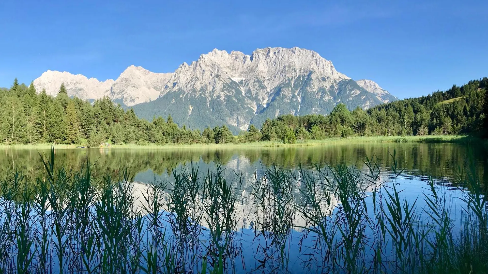 Gaestehaus Edlhuber Mittenwald Bed & Breakfast