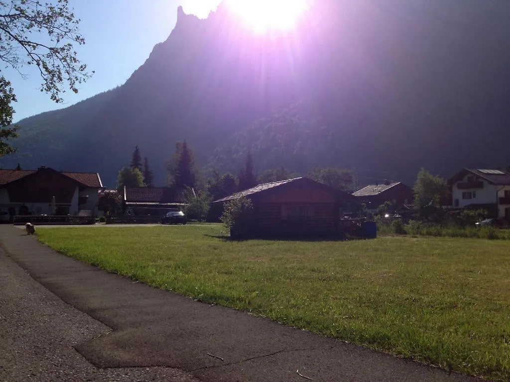 Gaestehaus Edlhuber Mittenwald Bed & Breakfast
